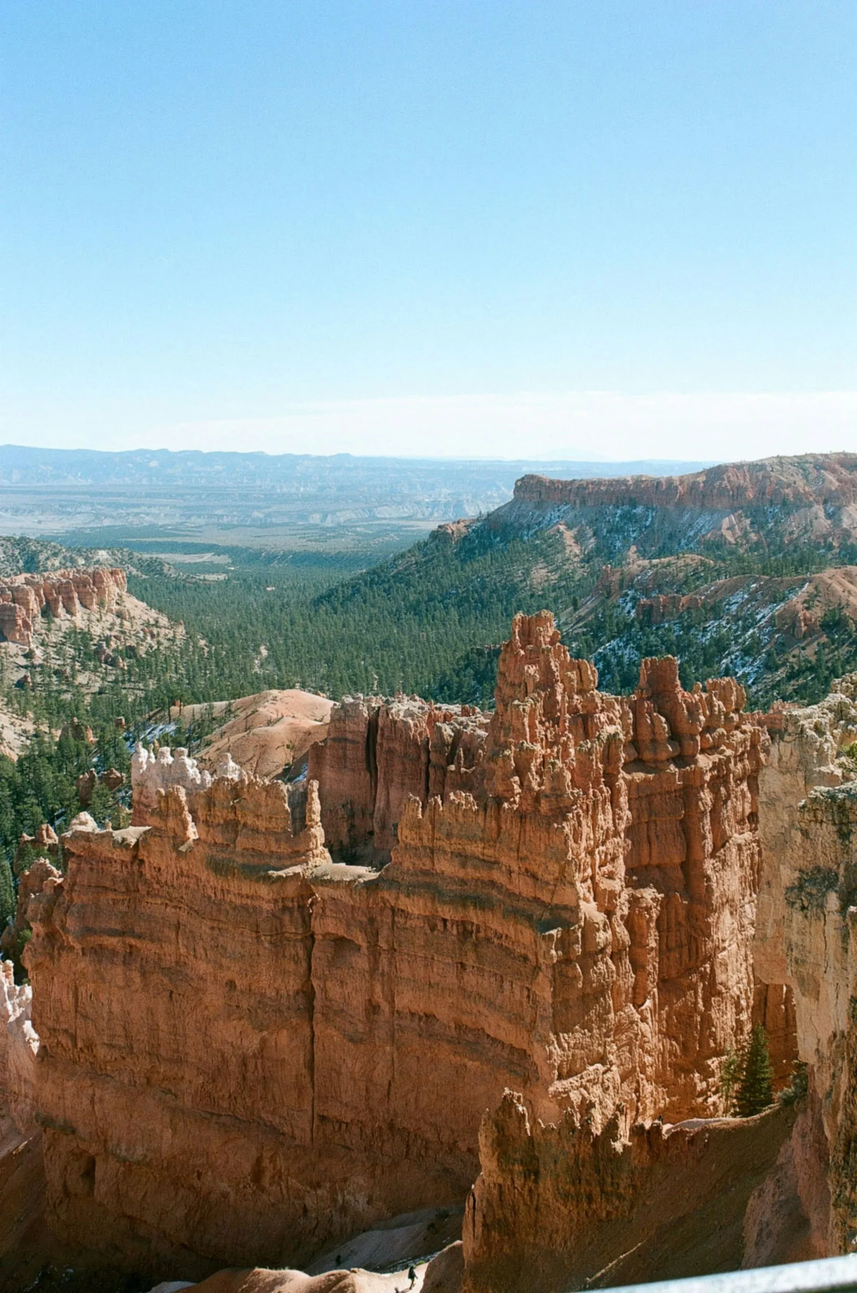 Formations rocheuses spectaculaires du Bryce Canyon en Utah, idéales pour illustrer un travel planner Ouest américain dédié aux parcs nationaux.